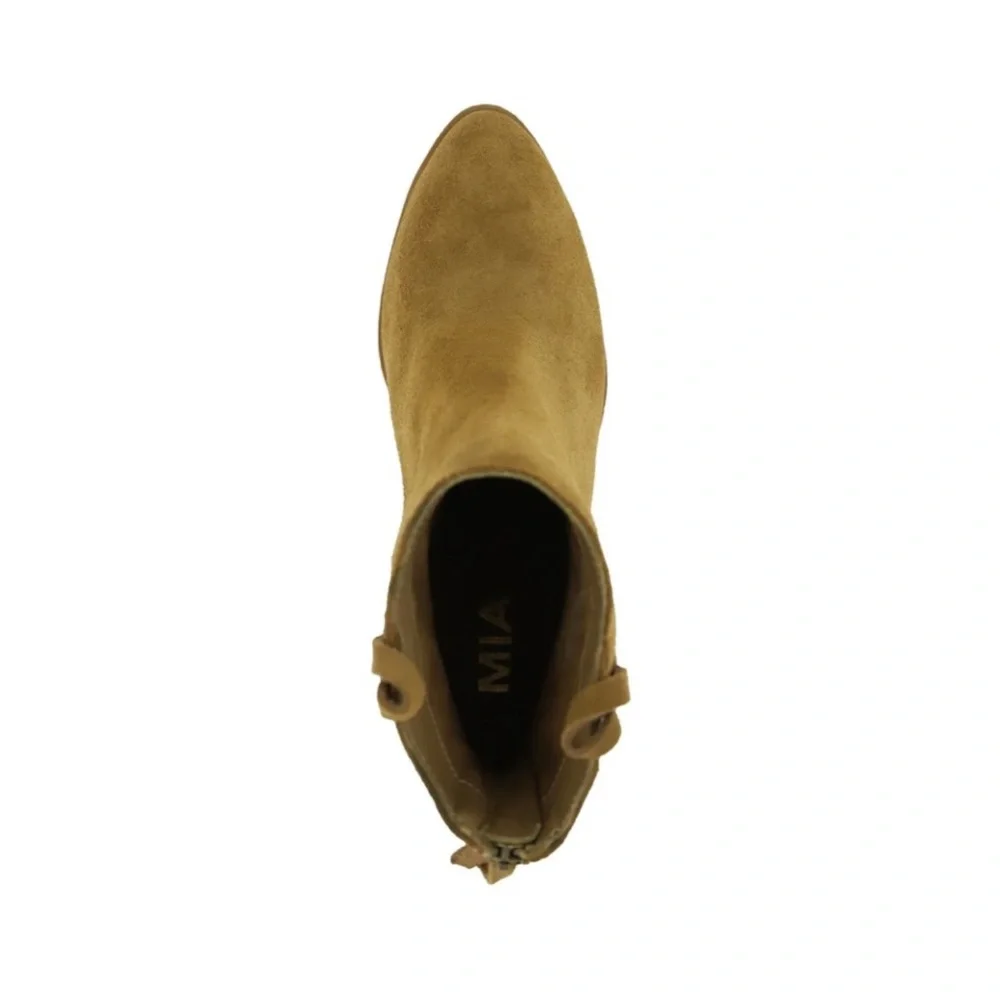 MIA Aedlin boots - tan suede 7.5 NWOT